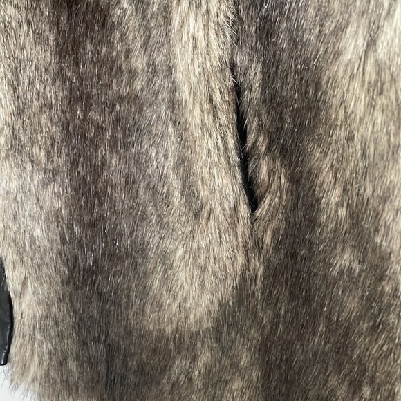 Adolph Schuman Women’s Faux Fur/Leather Vest L/XL - Picture 4 of 9